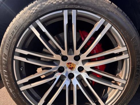 Used 2017 Porsche Macan GTS AWD/4WD image 17