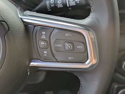 Used 2025 Jeep Wrangler Unlimited Sahara AWD/4WD image 27