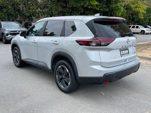 Used 2024 Nissan Rogue SV FWD image 5