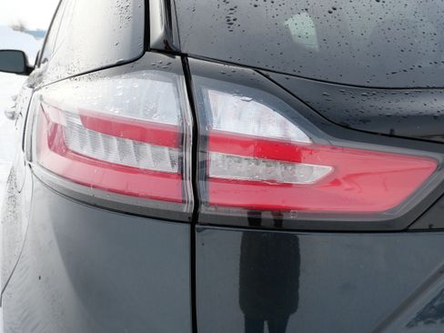 Used 2022 Ford Edge Titanium image 17