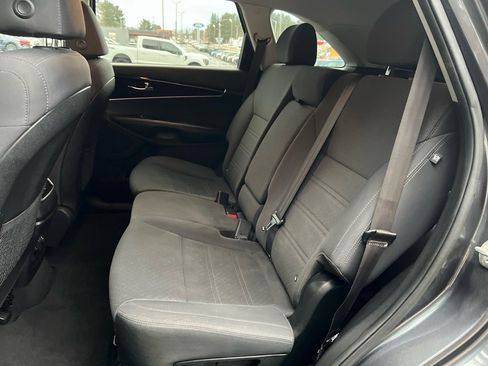Used 2020 Kia Sorento LX w/ LX I4 Convenience Package image 11
