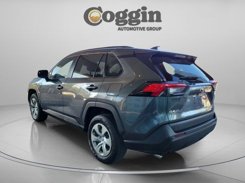 Used 2021 Toyota RAV4 LE image 3