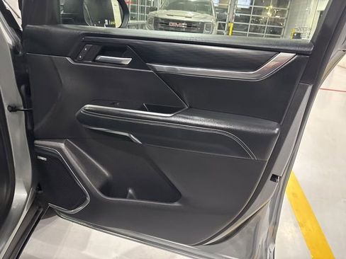 Used 2025 GMC Acadia Elevation image 32