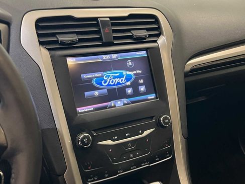 Used 2014 Ford Fusion SE w/ Equipment Group 202A image 25