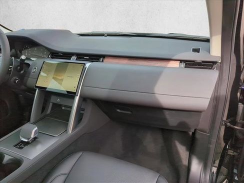 Certified 2024 Land Rover Discovery Sport S image 8