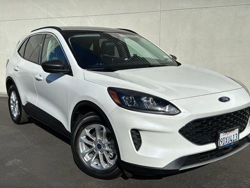 Certified 2022 Ford Escape SE image 1