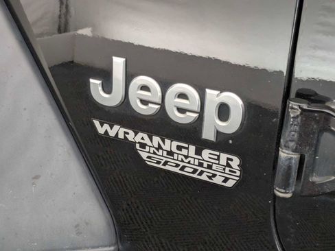 Used 2018 Jeep Wrangler Unlimited Sport AWD/4WD image 10