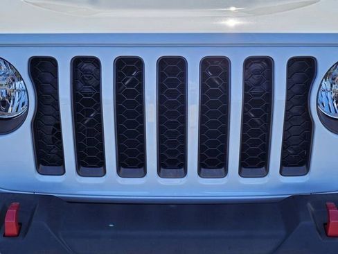 Used 2023 Jeep Gladiator Rubicon w/ Cold Weather Group AWD/4WD image 3