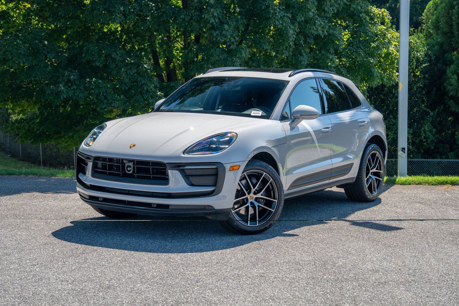 Certified 2026 Porsche Macan AWD/4WD image 1