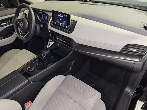 Used 2023 Nissan Rogue SV image 16