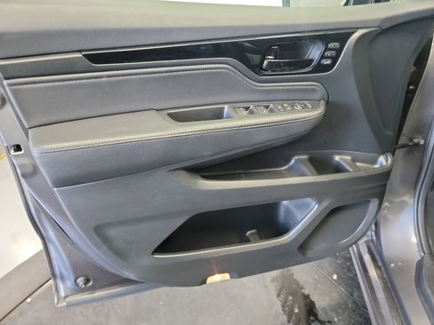 Used 2023 Honda Odyssey Touring image 13