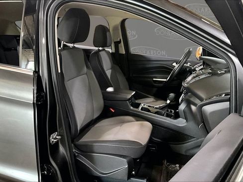 Used 2017 Ford Escape SE w/ SE Cold Weather Package AWD/4WD image 16