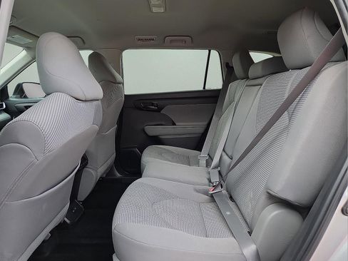 Used 2023 Toyota Highlander L image 11