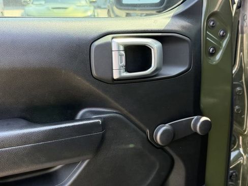 Used 2023 Jeep Gladiator Sport image 12