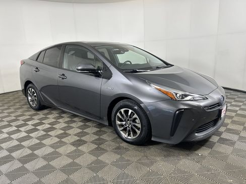 Used 2019 Toyota Prius L Eco image 4