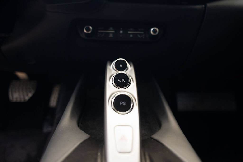 Used 2020 Ferrari 812 Superfast RWD image 18
