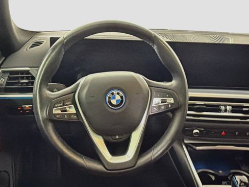 Used 2022 BMW i4 eDrive40 w/ Premium Package RWD image 17