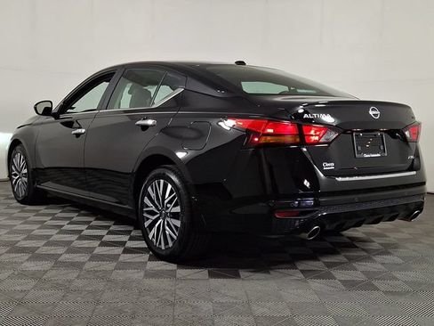 Used 2023 Nissan Altima 2.5 SV w/ SV Premium Package AWD/4WD image 7
