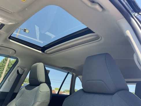 Used 2025 Toyota RAV4 XLE w/ Convenience Package FWD image 18