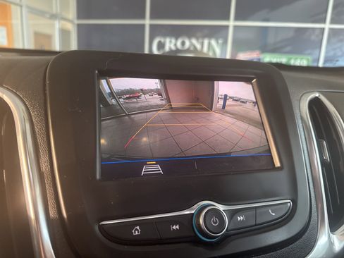 Used 2021 Chevrolet Equinox LT image 32