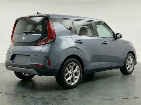 Used 2025 Kia Soul LX w/ LX Technology Package FWD image 9