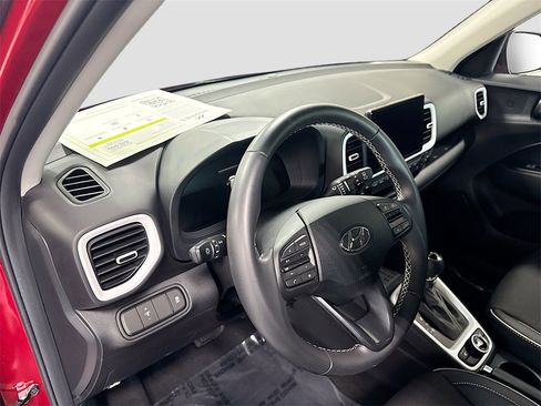 Used 2024 Hyundai Venue Limited image 5