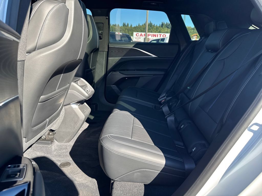Used 2024 Cadillac Lyriq Luxury RWD image 31