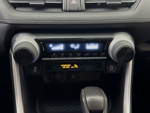 Used 2020 Toyota RAV4 LE image 14