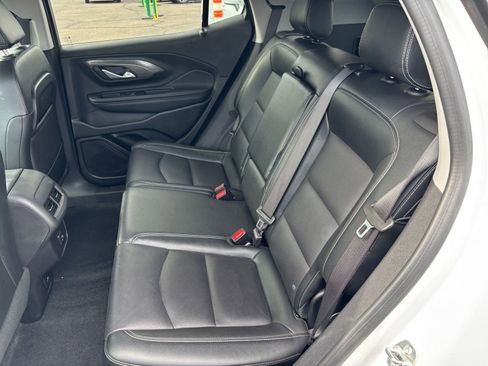 Used 2024 GMC Terrain SLT image 40