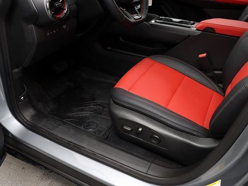 Used 2025 Chevrolet Equinox EV RS image 26