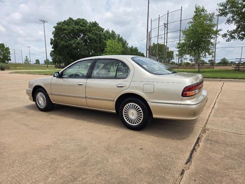 Used 1997 INFINITI I30 FWD image 6