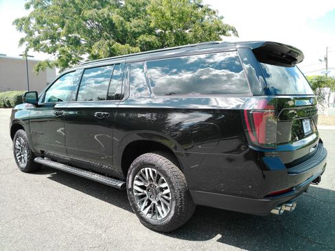 Used 2026 Chevrolet Suburban Z71 AWD/4WD image 5