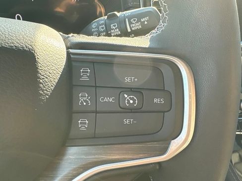 Used 2023 Jeep Wagoneer Series III w/ Preferred Equipment Group AWD/4WD image 33