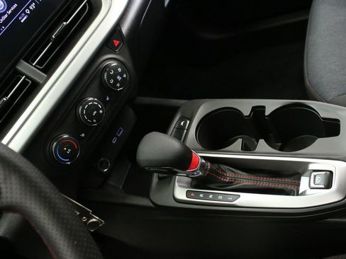 Used 2024 Chevrolet Trax RS w/ Sunroof Package FWD image 19
