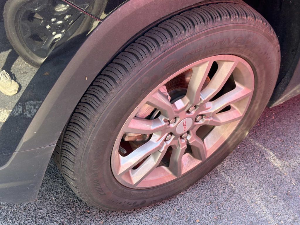 Used 2024 GMC Terrain SLT AWD/4WD image 7
