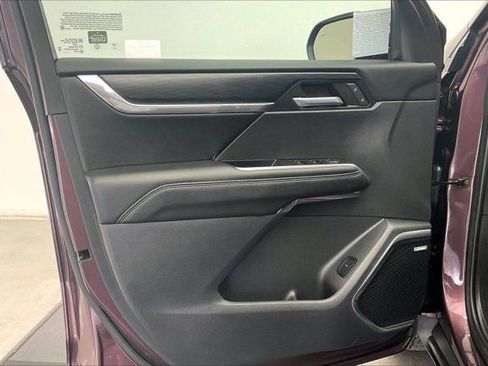 Used 2024 GMC Acadia Elevation w/ Luxury Package AWD/4WD image 25