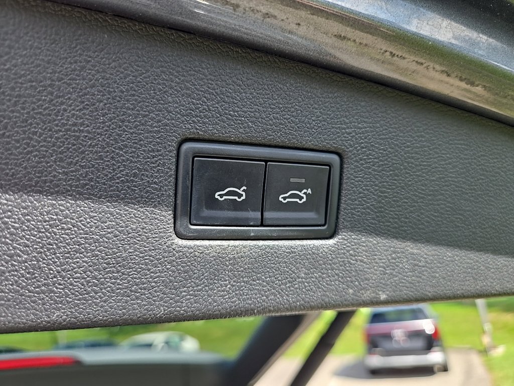 Used 2018 Volkswagen Tiguan SEL Premium AWD/4WD image 36
