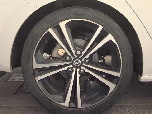 Used 2024 Nissan Sentra SR w/ SR Premium Package FWD image 6