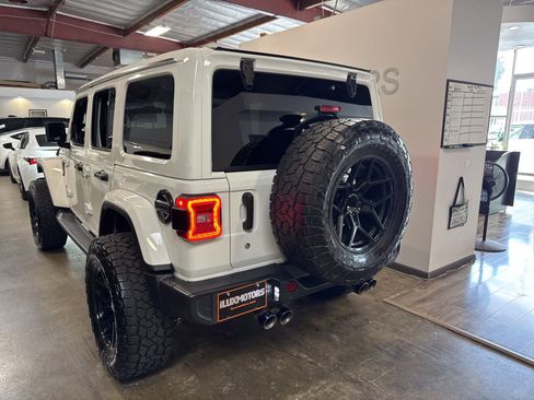 Used 2019 Jeep Wrangler Unlimited Sahara image 14