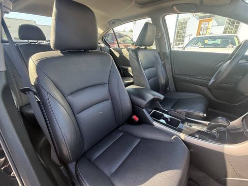Used 2017 Honda Accord Touring image 29