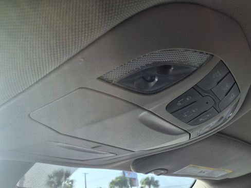 Used 2024 Chrysler Pacifica Touring-L FWD image 21