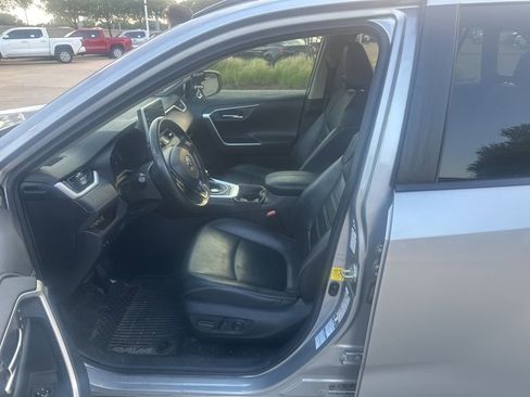 Used 2020 Toyota RAV4 Limited w/ Carpet Mat Package AWD/4WD image 3