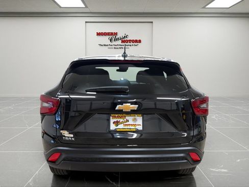 Used 2026 Chevrolet Trax LS FWD image 4