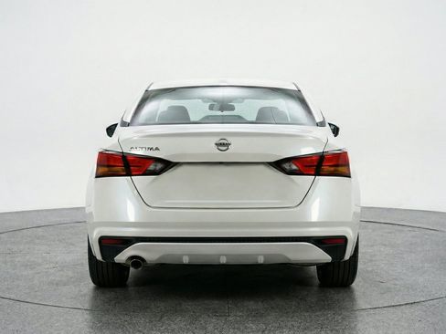 Used 2025 Nissan Altima 2.5 SV FWD image 7