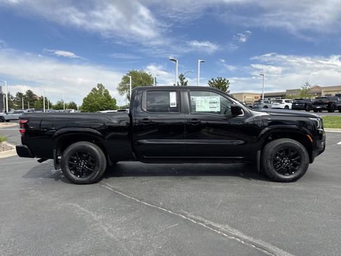 New 2026 Nissan Frontier SV w/ Tow Package AWD/4WD image 2