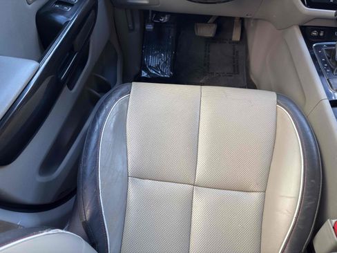 Used 2016 Kia Sedona EX image 24