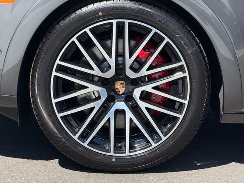 New 2025 Porsche Cayenne GTS AWD/4WD image 11