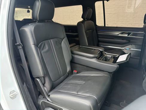 Used 2023 Jeep Grand Wagoneer Series II AWD/4WD image 11