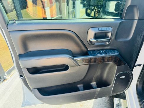 Used 2016 GMC Sierra 2500 Denali w/ Duramax Plus Package AWD/4WD image 11