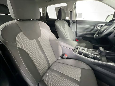 Certified 2024 Kia Sorento LX image 28